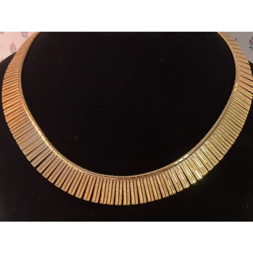 Elegant Gold Necklace
